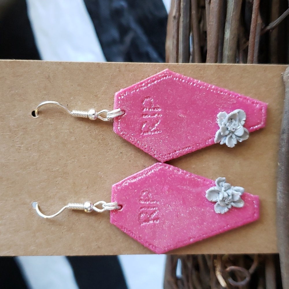 New HANDMADE coffin with flower earrings